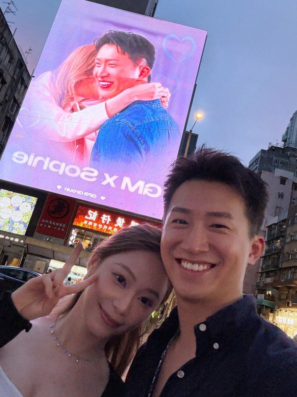 葉蒨文GM旺角拍拖放閃愛到旁若無人 熱戀期恩愛舉動閃盲網民超激動：原地結婚！