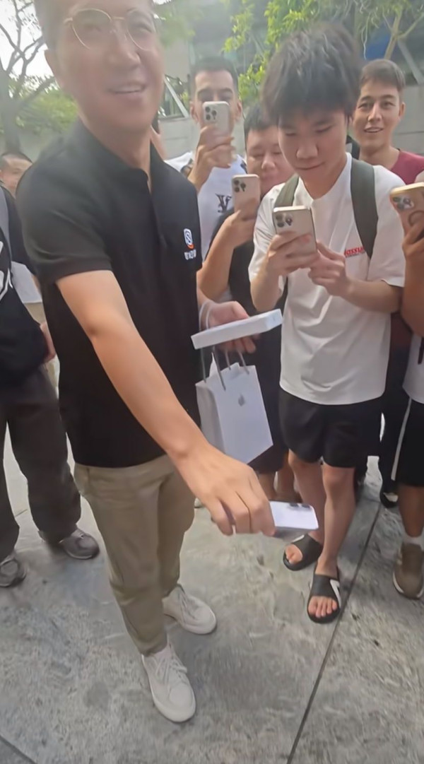 八達通全新橙色卡面 勁襯iPhone 17 Pro宇宙橙 新客戶加卡做多一步賺$350獎賞