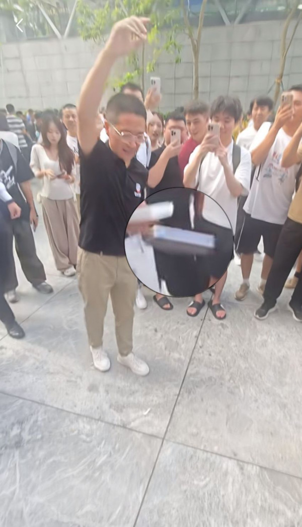 第二代超瓷晶面板？ iPhone 17 慘遭「開賣首摔」太瘋狂！2米高跌落結果...