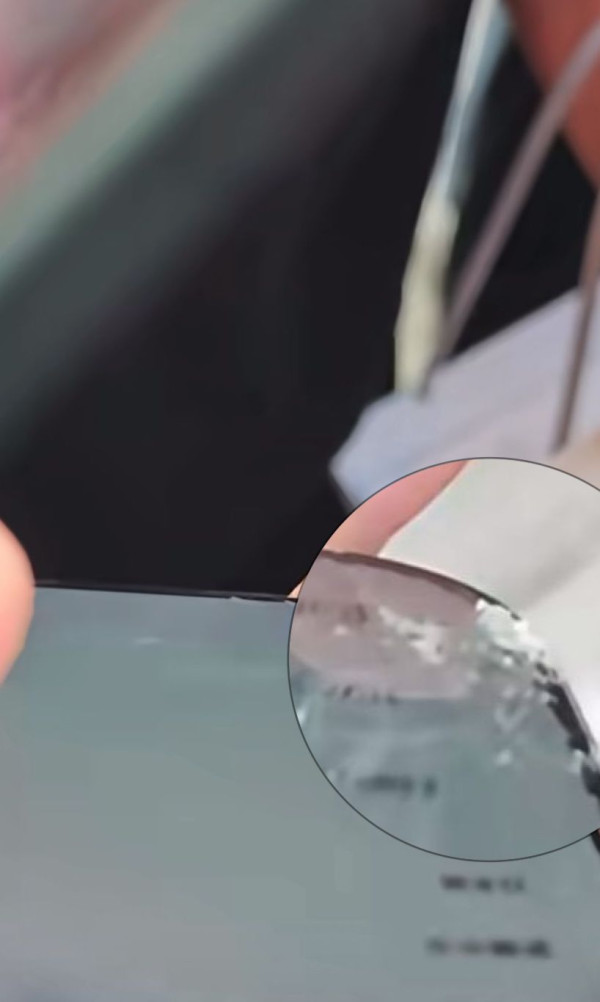 港男地鐵一衝動行為 遇上「絕望之門」網民熱議：蘋果終於有摺機