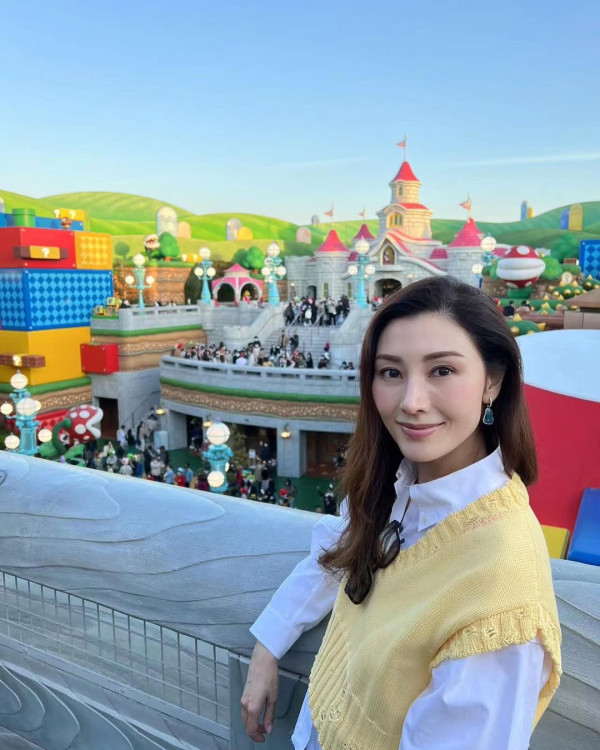 「最美港姐」尖沙咀狂掃四大袋愛馬仕戰利品 豪門闊太著街坊裝入名店反差極大 