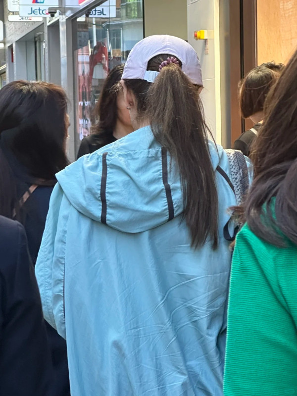 「最美港姐」尖沙咀狂掃四大袋愛馬仕戰利品 豪門闊太著街坊裝入名店反差極大 