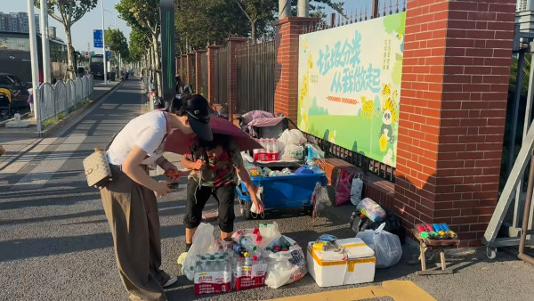 北上注意！內地老人景點門外賣遊客「假飲品」！ 多人中伏飲腥臭汽水、河水 