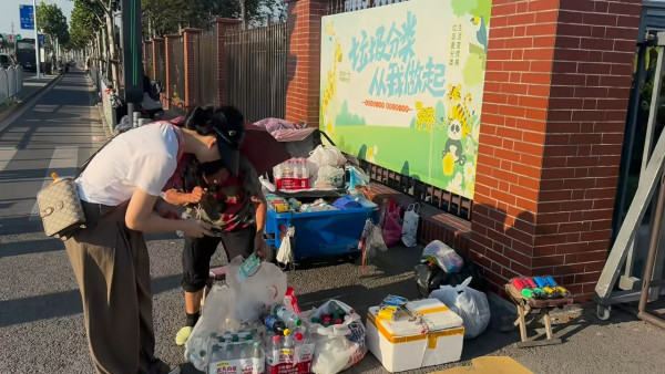 北上注意！內地老人景點門外賣遊客「假飲品」！ 多人中伏飲腥臭汽水、河水 