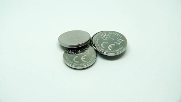 1歲童誤吞電池致終身殘疾！腐蝕食道致穿孔／1食物可以急救！