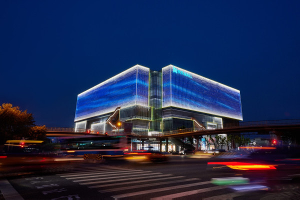 京東集團香港首店2026年灣仔開幕 與華潤隆地合作打造全新科技消費體驗