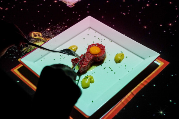 【Fine Dining推介】香港君悅酒店全球首演魔術3D投影餐桌劇場  牛柳配龍蝦、香滑鵝肝、南瓜魚子醬