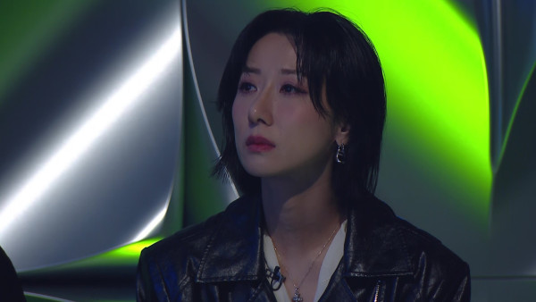聲秀｜甄敏芳Jenny白色貼身高衩裙晒弗到漏身形 自揭「唱完個心即刻唔跳」嚇窒全場