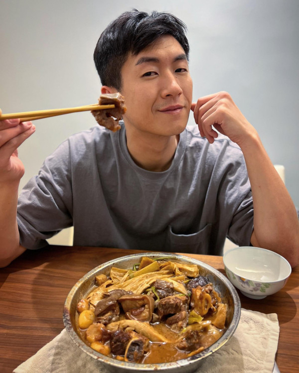 38歲上位小生IG悲痛貼黑白照丁父憂 撰文最後道別悼念父親離世︰老竇一路好走