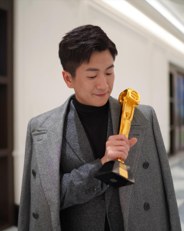 38歲上位小生IG悲痛貼黑白照丁父憂 撰文最後道別悼念父親離世︰老竇一路好走