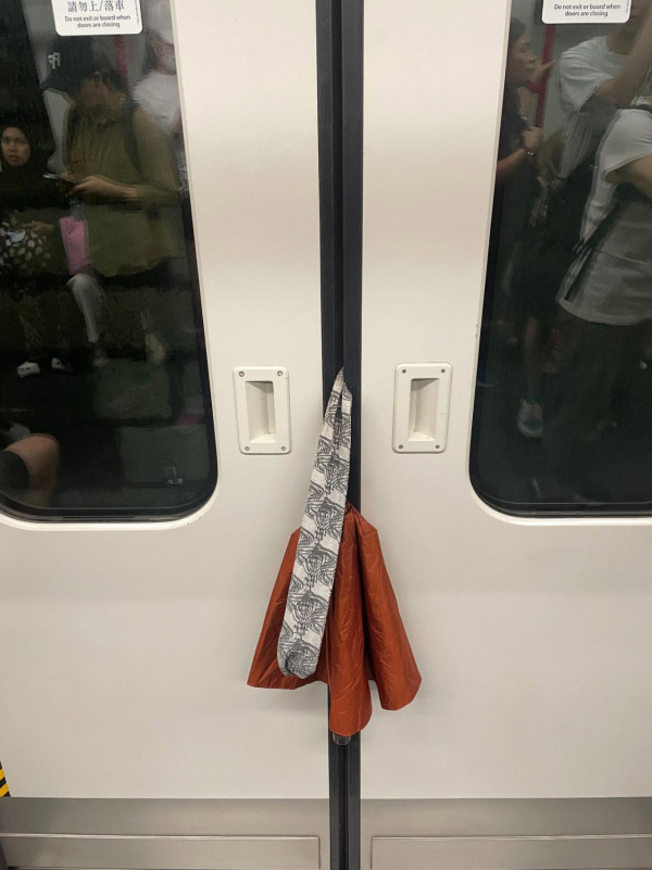 打風｜各區超市出現搶購潮 公仔麵凍肉蔬菜「清零」 網民驚訝：呢樣嘢都搶購一空？