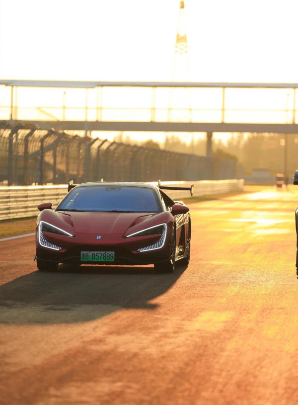 國產電動車打破最快車速紀錄 布加迪威龍只排第8？ 【即睇全球極速超跑Top10】