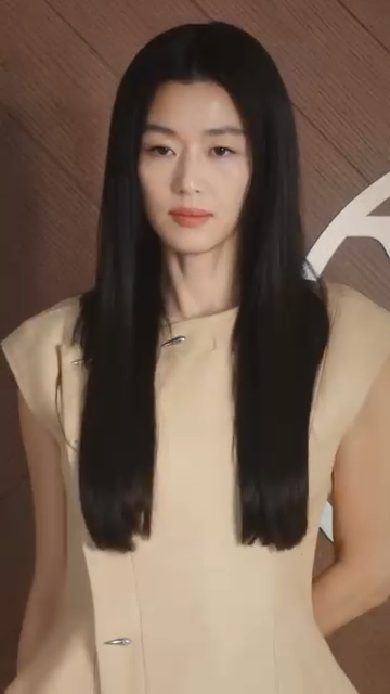 LV卻是選擇性撤走涉及全智賢的內容（圖片來源：IG@louisvuitton）