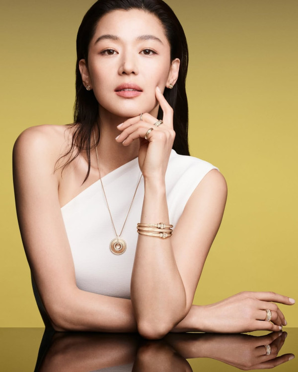 全智賢新劇《暴風圈》引發辱華風波（圖片來源：IG@piaget）