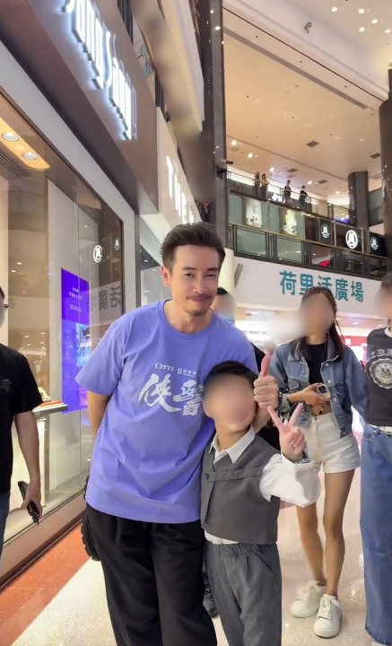 陳豪被野生捕獲揭最真實人品！台下與小朋友合照一細節盡顯父愛溫柔一面