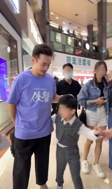 陳豪被野生捕獲揭最真實人品！台下與小朋友合照一細節盡顯父愛溫柔一面