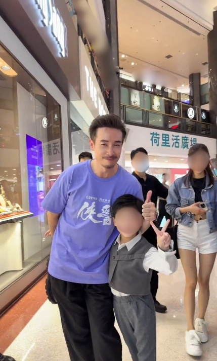 陳豪被野生捕獲揭最真實人品！台下與小朋友合照一細節盡顯父愛溫柔一面