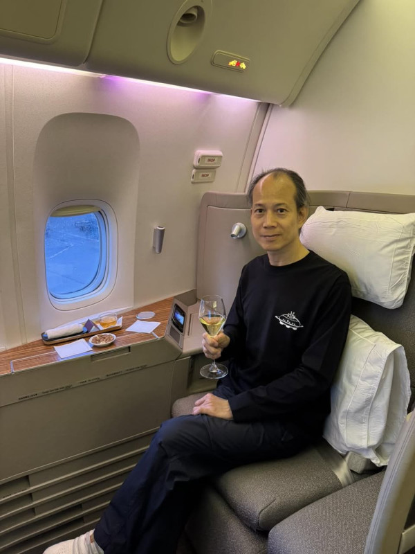 超強颱風樺加沙｜蘇民峰打風前夕搭頭等艙旅行 獲網友讚超前部署：飛得快好世界 