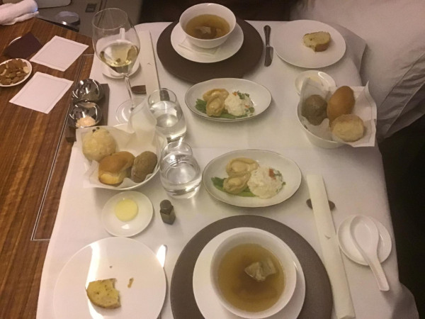 超強颱風樺加沙｜蘇民峰打風前夕搭頭等艙旅行 獲網友讚超前部署：飛得快好世界 