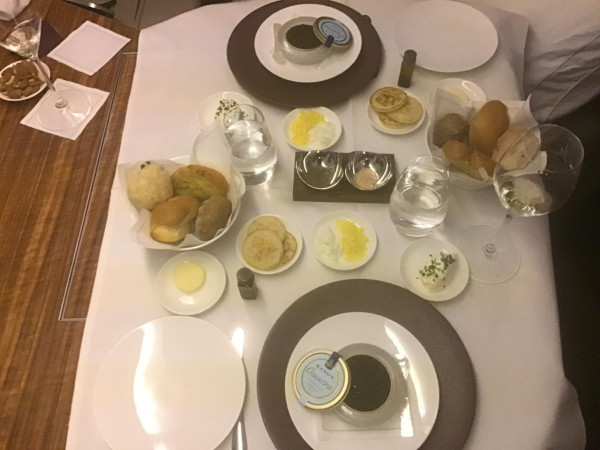 超強颱風樺加沙｜蘇民峰打風前夕搭頭等艙旅行 獲網友讚超前部署：飛得快好世界 