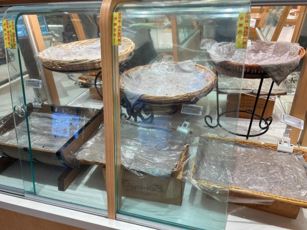 颱風樺加沙｜記者直擊港人打風買餸潮！街市逼爆如羅湖過關 超市一蔬菜竟無人吼？