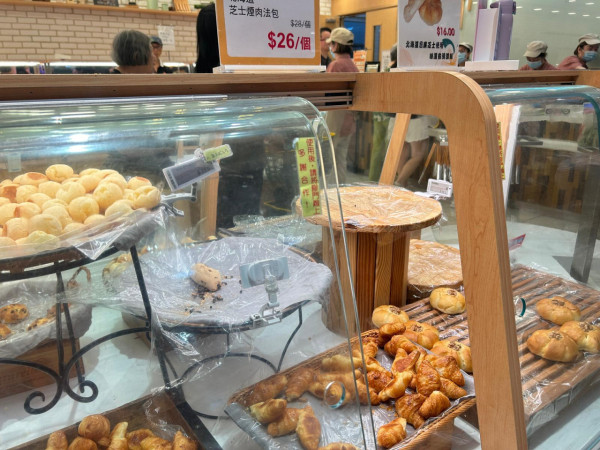 颱風樺加沙｜記者直擊港人打風買餸潮！街市逼爆如羅湖過關 超市一蔬菜竟無人吼？