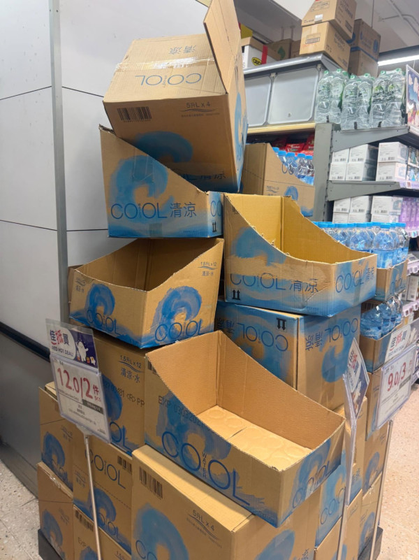 打風｜各區超市出現搶購潮 公仔麵凍肉蔬菜「清零」 網民驚訝：呢樣嘢都搶購一空？