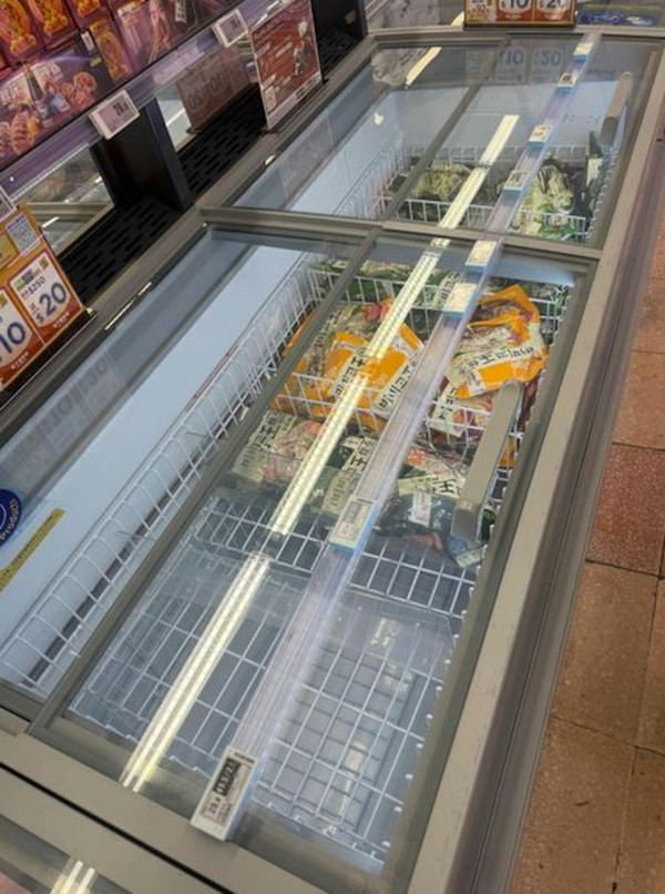 打風｜各區超市出現搶購潮 公仔麵凍肉蔬菜「清零」 網民驚訝：呢樣嘢都搶購一空？