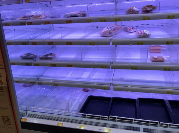 打風｜杏花邨驚見沖天噴泉 疑似海水倒灌 網民：未出發先興奮