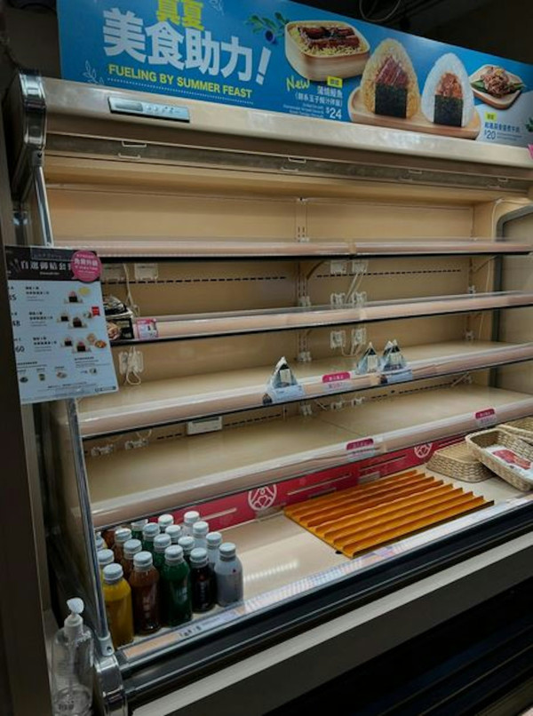 打風｜杏花邨驚見沖天噴泉 疑似海水倒灌 網民：未出發先興奮