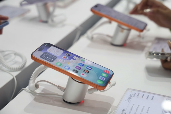 iPhone 17 系列貼膜注意 切勿用這工具極易刮花機身