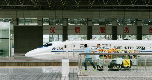颱風樺加沙｜香港西九龍站來往內地高鐵受颱風影響 週二下午起部分班次將會取消 