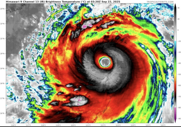 超強颱風樺加沙巨無霸風眼威力再進化  風如其名來頭大來勢洶洶 