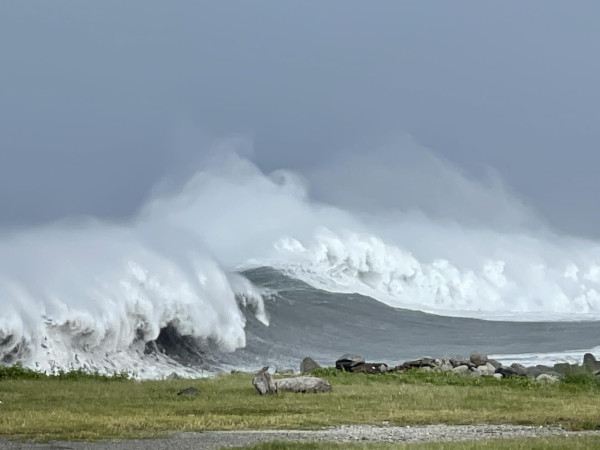 颱風樺加沙|台灣花蓮縣水災至少14人死多人失蹤 洪水淹鎮沖斷驚險畫面曝光