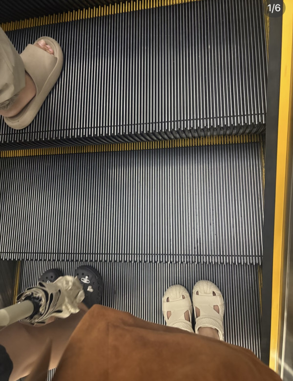 颱風樺加沙|深圳市民集體出動同一法寶 打工仔:打風下雨天必備!