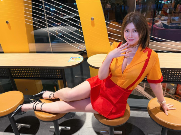 張振朗前女友生B後補搞婚宴大日子 同屆港姐閨蜜大DeepV曬巨胸搶盡風頭
