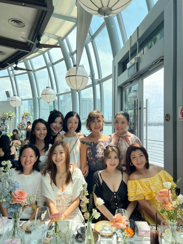 張振朗前女友生B後補搞婚宴大日子 同屆港姐閨蜜大DeepV曬巨胸搶盡風頭
