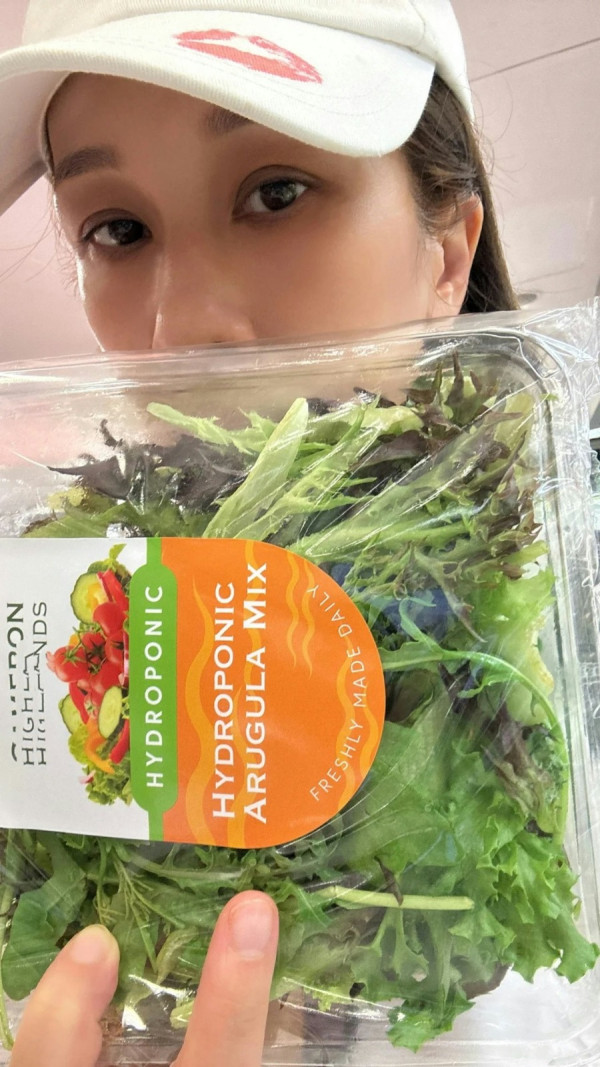 颱風樺加沙｜佘詩曼閨密直擊打風前超市情況 貨架空空如也！只成功搶購一物 