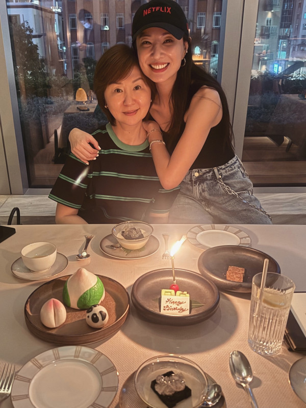 44歲鄭希怡跳崖式衰老滿面皺紋嚇窒網民 拍片反擊︰老得仲快過颱風樺加沙
