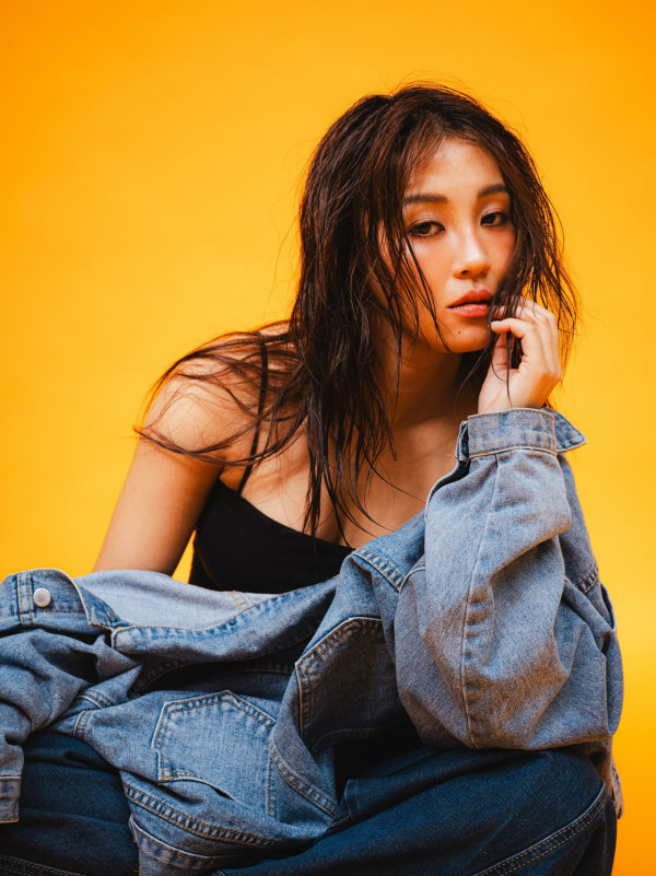 前TVB女藝人離巢後形象大解放轉型性感 搣甩乖女形象谷胸夾深溝震撼眼球
