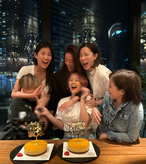 文頌嫻終於合體佘詩曼「七魔女」慶祝生日 閨蜜團再有一人缺席5字揭真實關係