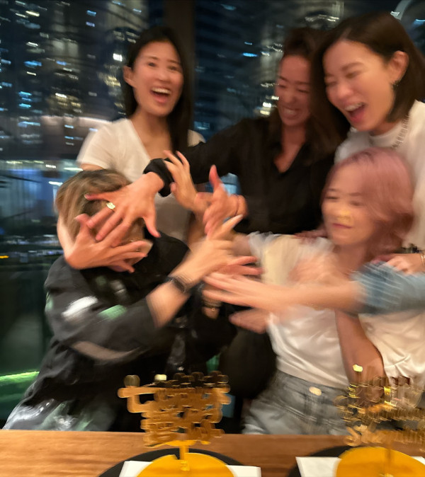 文頌嫻終於合體佘詩曼「七魔女」慶祝生日 閨蜜團再有一人缺席5字揭真實關係