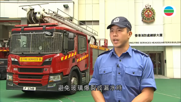 吳偉豪哥哥消防區長現身教市民防風措施（圖片來源：TVB）