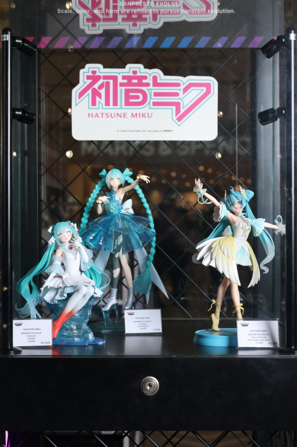 Chiikawa 遠征上海首設專賣店 粉絲黃牛排隊瘋搶 豪買過20袋公仔吊飾