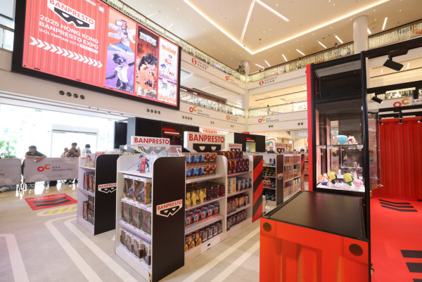 Chiikawa 遠征上海首設專賣店 粉絲黃牛排隊瘋搶 豪買過20袋公仔吊飾