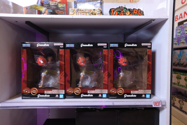 Chiikawa 遠征上海首設專賣店 粉絲黃牛排隊瘋搶 豪買過20袋公仔吊飾