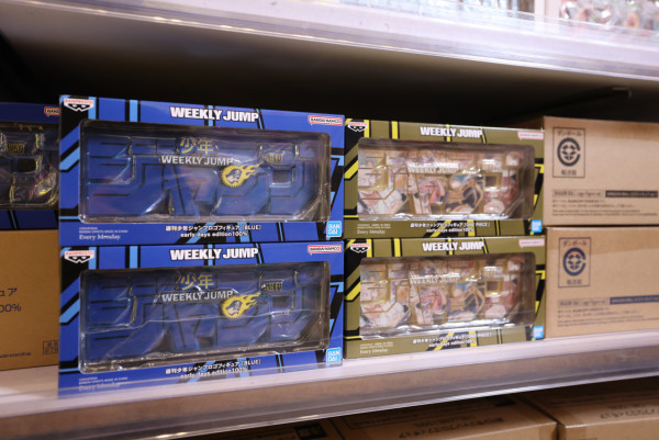 Chiikawa 遠征上海首設專賣店 粉絲黃牛排隊瘋搶 豪買過20袋公仔吊飾