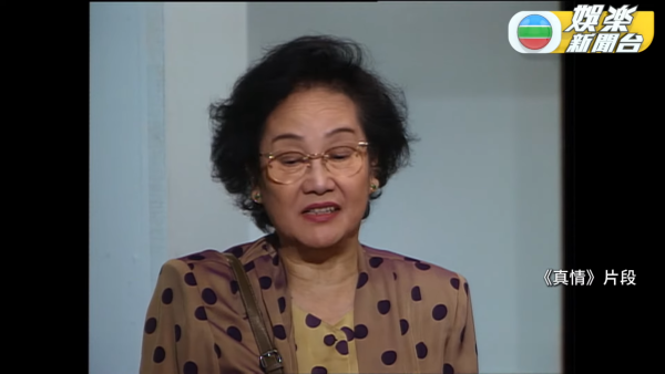 黎宣離世｜超強颱風下黎宣設靈提早出殯 二女透露母親遺願 姪女黎姿致送花牌