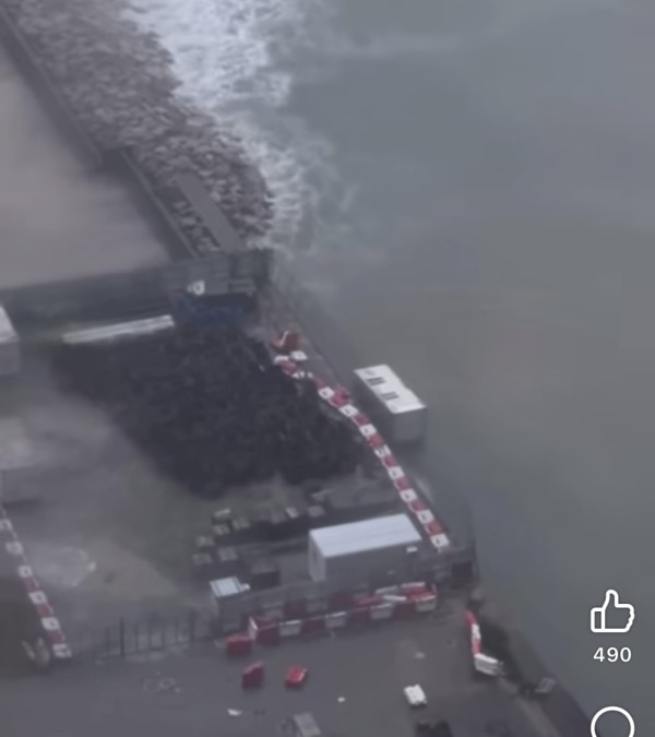 颱風樺加沙｜全港各區現恐怖風暴潮！長洲沙灘遭海水淹沒、貨櫃屋跌落海網喊似海嘯