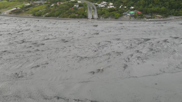 颱風樺加沙|台灣花蓮縣水災至少14人死多人失蹤 洪水淹鎮沖斷驚險畫面曝光